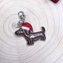 Carica l&#39;immagine nel visualizzatore di Gallery, DACHSHUN DOG - red xmas - KEYCHAIN
