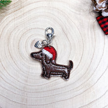 Carica l&#39;immagine nel visualizzatore di Gallery, DACHSHUN DOG - red xmas - KEYCHAIN
