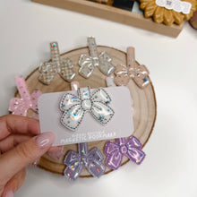 Carica l'immagine nel visualizzatore di Gallery, MAGNETIC BOOKMARK - bow
