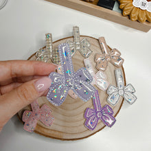 Carica l'immagine nel visualizzatore di Gallery, MAGNETIC BOOKMARK - bow

