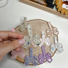 Carica l'immagine nel visualizzatore di Gallery, MAGNETIC BOOKMARK - bow
