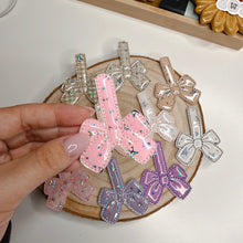 Carica l'immagine nel visualizzatore di Gallery, MAGNETIC BOOKMARK - bow
