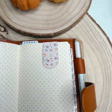 Load image into Gallery viewer, MAGNETIC BOOKMARK, tea
