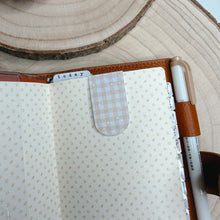 Carica l'immagine nel visualizzatore di Gallery, MAGNETIC BOOKMARK
