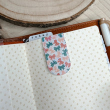Carica l'immagine nel visualizzatore di Gallery, MAGNETIC BOOKMARK, christmas vibes
