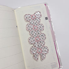 Carica l&#39;immagine nel visualizzatore di Gallery, BOW EMBROIDERY BOOKMARK - pink
