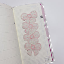 Carica l&#39;immagine nel visualizzatore di Gallery, BOW EMBROIDERY BOOKMARK - pink
