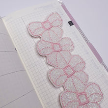 Carica l&#39;immagine nel visualizzatore di Gallery, BOW EMBROIDERY BOOKMARK - pink
