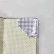 Load image into Gallery viewer, 006 CORNER HEART BOOKMARK | handmade by aubrielboutique
